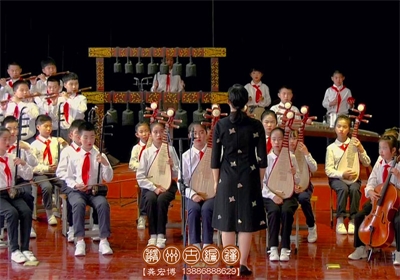 古編鐘走進小學民樂隊演奏表演